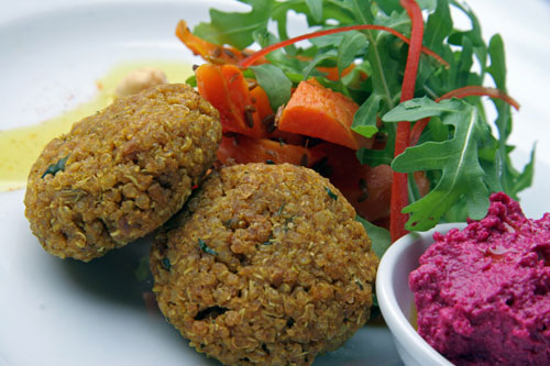 Quinoa and millet croquettes with beetroot hummus
