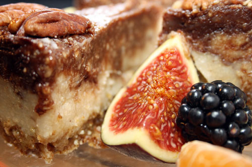 Raw cheesecake with fresh figs